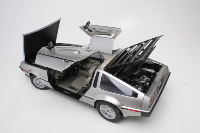 De Lorean DMC-12 1981, ruostumaton teräs
