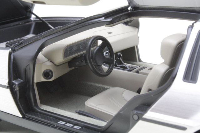De Lorean DMC-12 1981, ruostumaton teräs