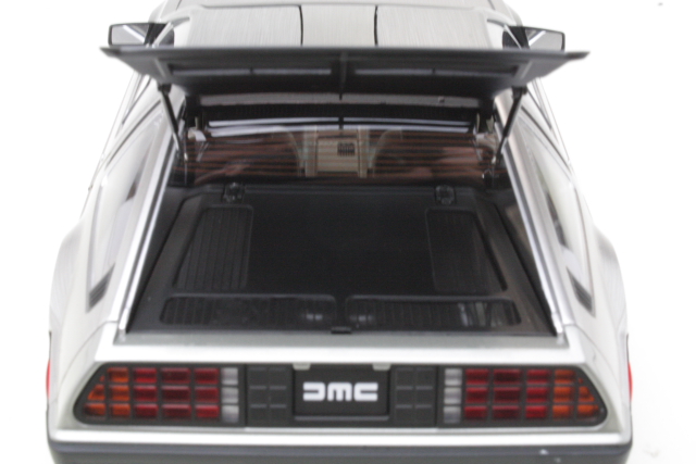De Lorean DMC-12 1981, ruostumaton teräs
