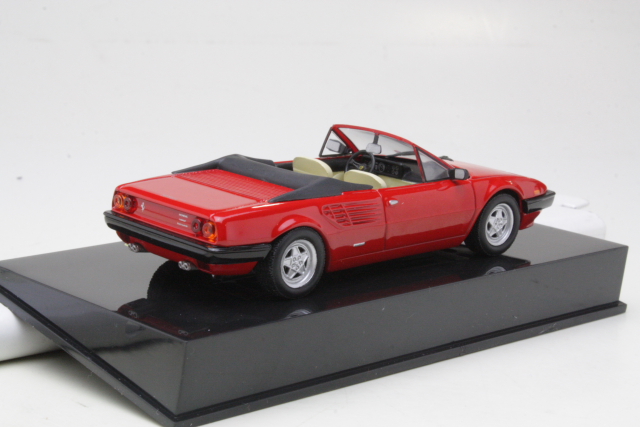 Ferrari Mondial Cabrio 1982, punainen - Sulje napsauttamalla kuva