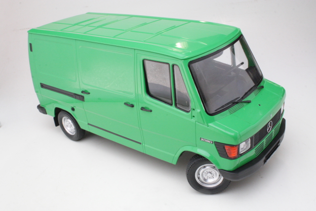 Mercedes 208D Van, vihreä