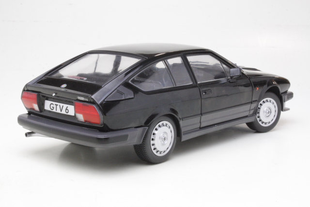 Alfa Romeo GTV6 1984, musta