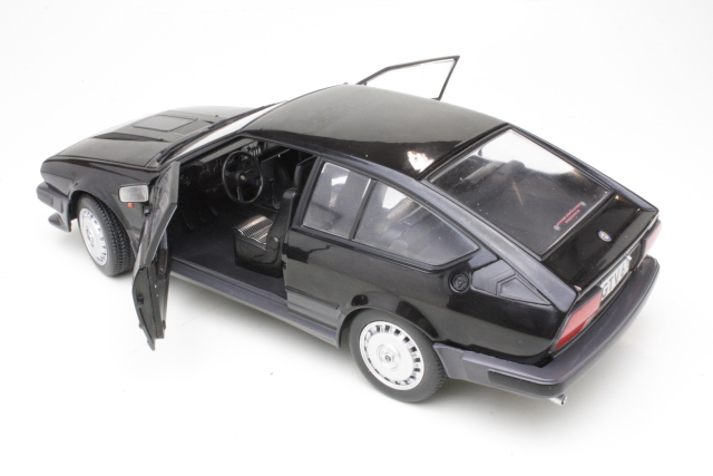 Alfa Romeo GTV6 1984, musta