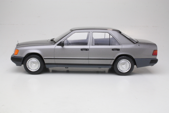 Mercedes 300D (w124) 1984, grey - Click Image to Close
