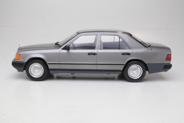 Mercedes 300D (w124) 1984, harmaa - Sulje napsauttamalla kuva