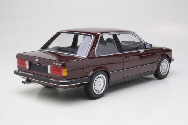BMW 323i (e30) 1982, tummanpunainen