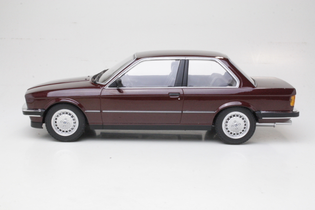BMW 323i (e30) 1982, tummanpunainen