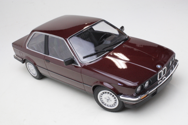 BMW 323i (e30) 1982, tummanpunainen