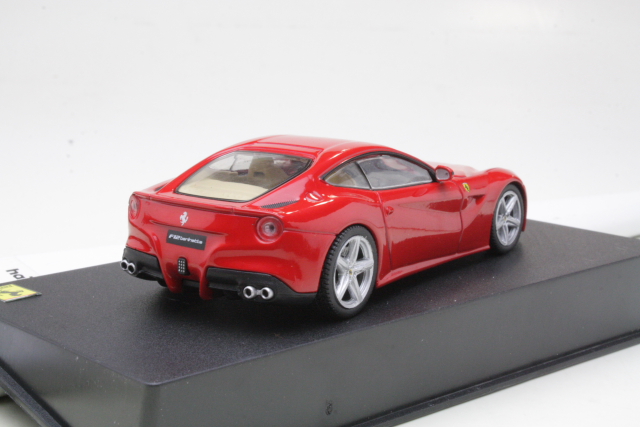 Ferrari F12 Berlinetta 2012, punainen