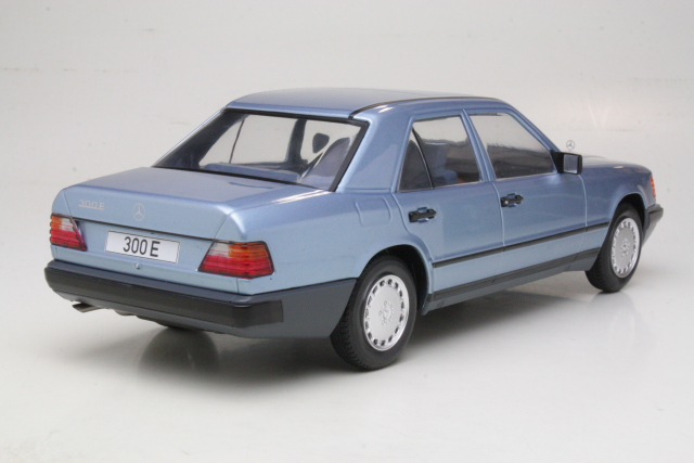Mercedes 300E (w124) 1984, sininen