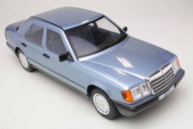 Mercedes 300E (w124) 1984, sininen - Sulje napsauttamalla kuva