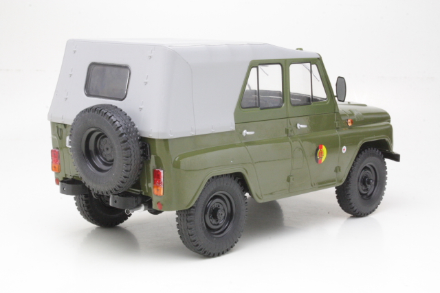 UAZ 469, NVA, Soft Top, tummanvihreä