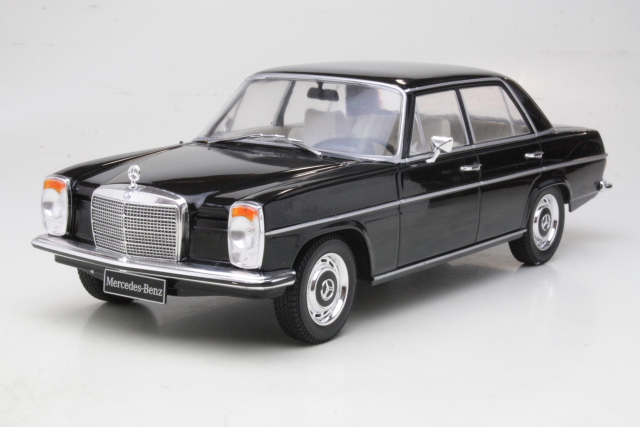 Mercedes 220D (w115) 1972, musta