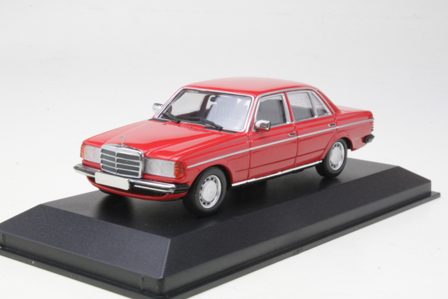 Mercedes 230E (w123) 1982, punainen - Sulje napsauttamalla kuva