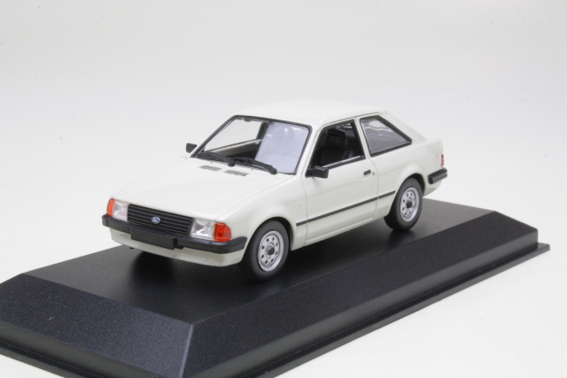 Ford Escort Mk3 1981, valkoinen - Sulje napsauttamalla kuva