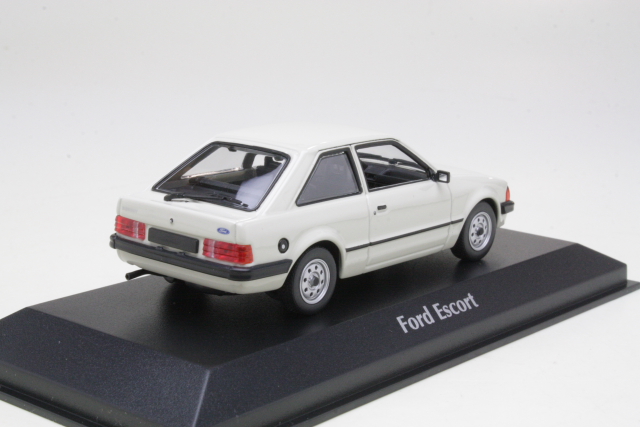 Ford Escort Mk3 1981, valkoinen - Sulje napsauttamalla kuva