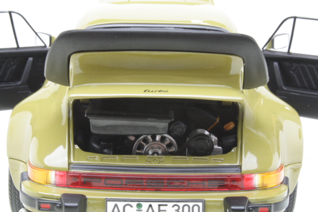 Porsche 911 (930) Turbo 3.3L 1977, tummanvihreä