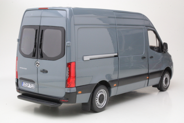 Mercedes Sprinter 2018, harmaa