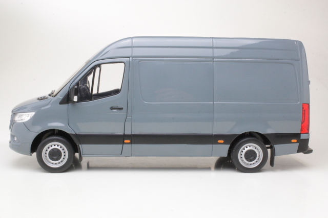 Mercedes Sprinter 2018, harmaa
