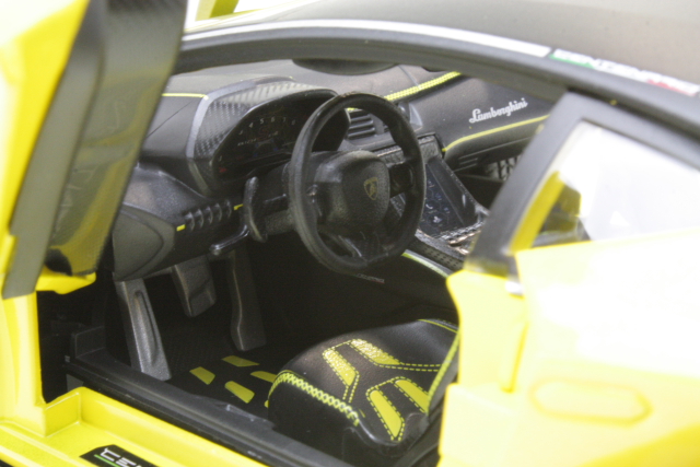 Lamborghini Centenario LP770-4 2016, yellow