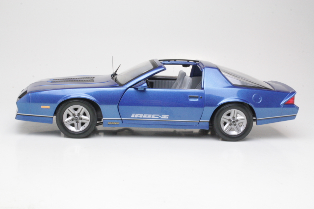 Chevrolet Camaro IROC-Z 1985, sininen - Sulje napsauttamalla kuva