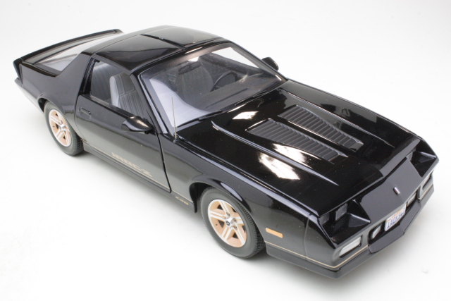 Chevrolet Camaro IROC-Z 1985, musta