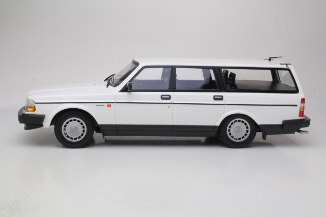 Volvo 240GL Break 1986, white