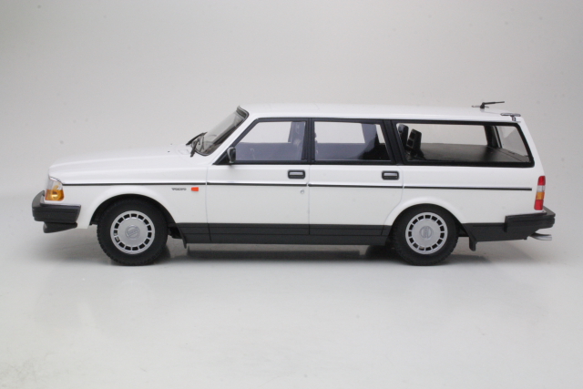 Volvo 240GL Break 1986, white - Click Image to Close