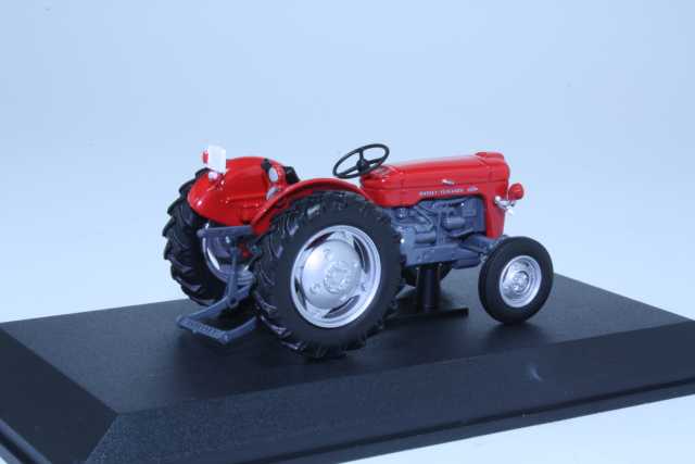 Massey Ferguson 825, red