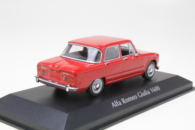 Alfa Romeo Giulia 1600 1970, red