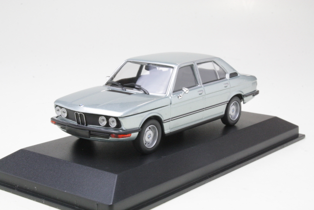 BMW 520 (e12) 1972, light blue