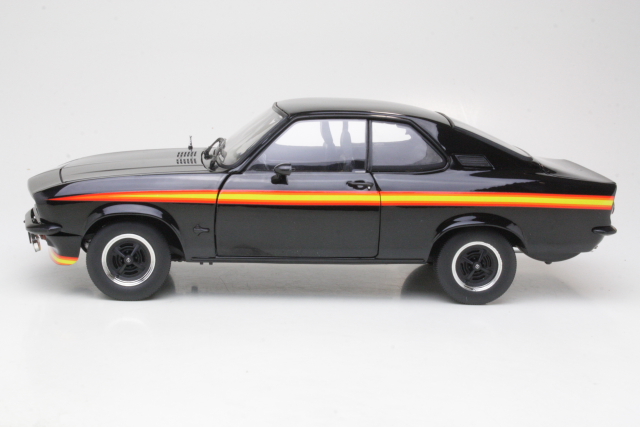 Opel Manta A GT/E 1975, musta "Black Magic" - Sulje napsauttamalla kuva