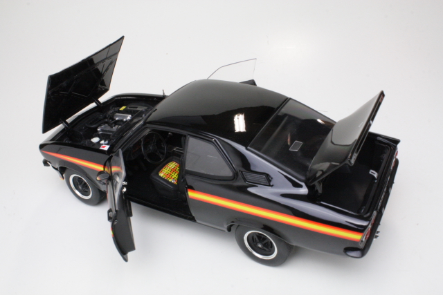 Opel Manta A GT/E 1975, musta "Black Magic" - Sulje napsauttamalla kuva