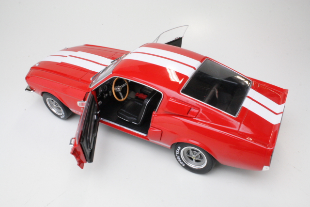 Shelby Mustang GT500 1967, punainen/valkoinen - Sulje napsauttamalla kuva