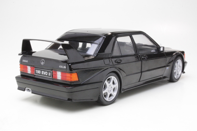 Mercedes 190E Evo2 1990, musta
