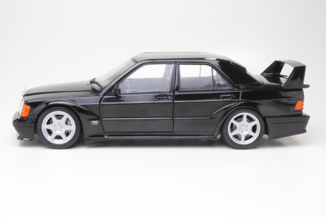 Mercedes 190E Evo2 1990, musta