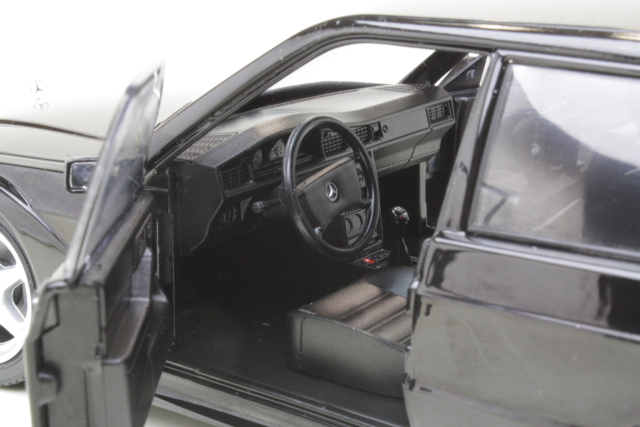 Mercedes 190E Evo2 1990, musta
