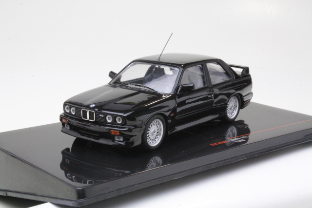 BMW M3 (e30) 1982, musta