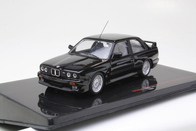 BMW M3 (e30) 1982, musta - Sulje napsauttamalla kuva