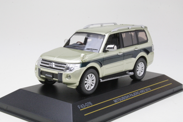 Mitsubishi Pajero 4WD 2010, green