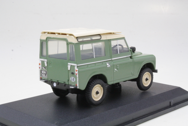 Land Rover Series IIA SWB Station Wagon, vaaleanvihreä - Sulje napsauttamalla kuva