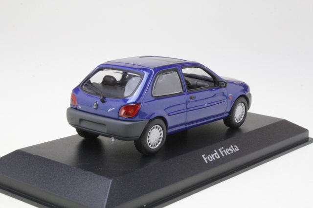 Ford Fiesta 1995, sininen - Sulje napsauttamalla kuva