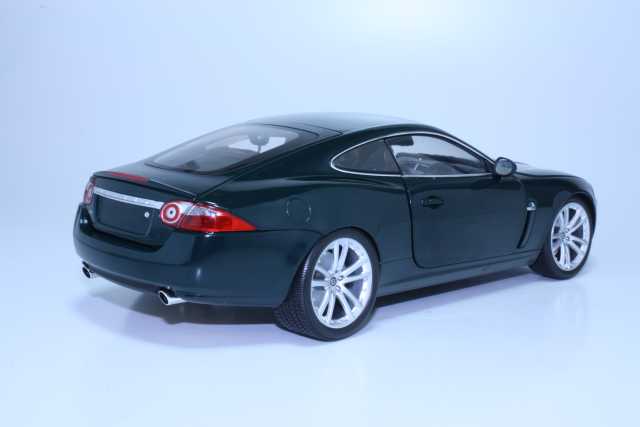 Jaguar XK Coupe 2006, green