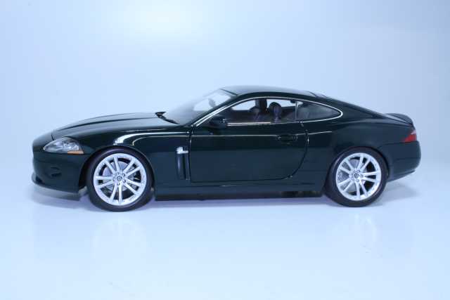 Jaguar XK Coupe 2006, green