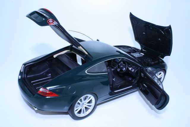 Jaguar XK Coupe 2006, green