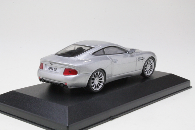 Aston Martin V12 Vanquish, silver