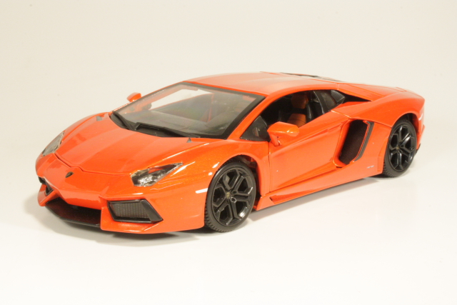 Lamborghini Aventador LP700-4 2011, keltainen - Sulje napsauttamalla kuva