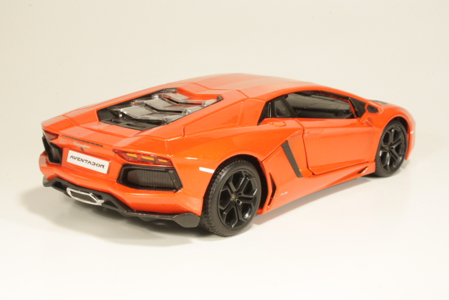 Lamborghini Aventador LP700-4 2011, keltainen - Sulje napsauttamalla kuva