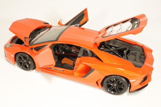 Lamborghini Aventador LP700-4 2011, keltainen - Sulje napsauttamalla kuva