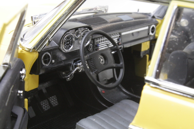 Mercedes Strich 8 Saloon (w115) 1968, keltainen